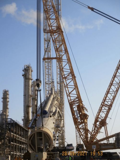 再創(chuàng)輝煌 石化起運(yùn)在沙特SABIC石化裝置內(nèi)續(xù)寫(xiě)超大型設(shè)備吊裝新篇章